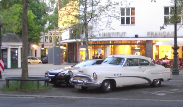 Autos auf dem Kurf&uuml;rstendamm