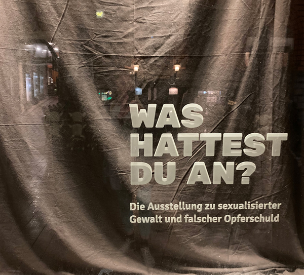 Ausstellung was  hattest du an