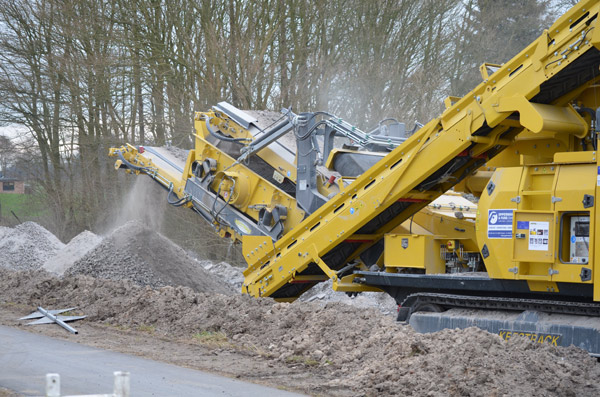 B 199 bei Ringsberg:  Maschinen bei der Arbeit