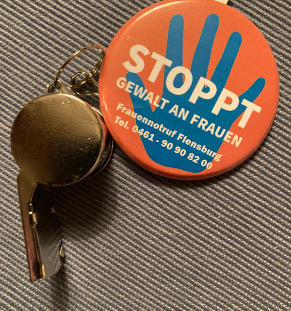 Buttons und Trillerpfeifen