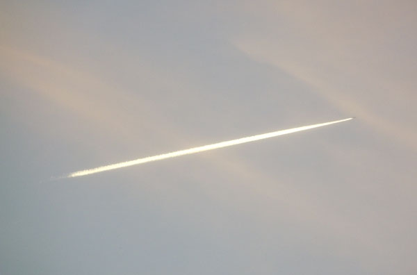 Flugzeug am Abendhimmel
