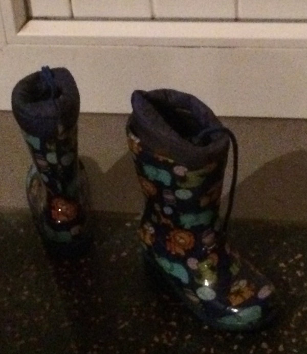 Kinder wollen fast immer raus - gut dass es Gummistiefel gibt!