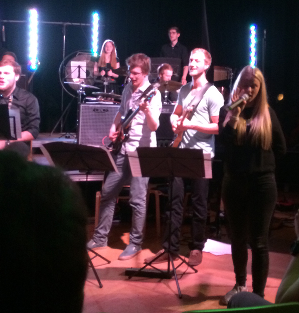 High 5 mit Sängerin