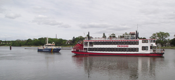 Schiffsverkehr in Kapllen an der Schlei