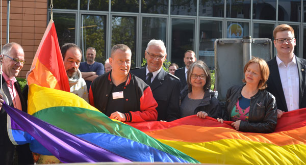 Regenbogenflagge 2019 hissen